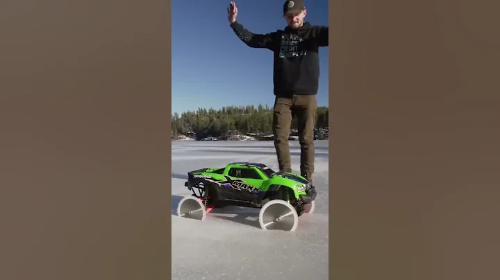 This RC car with razor blade wheels can cut through ice 😳 - DayDayNews