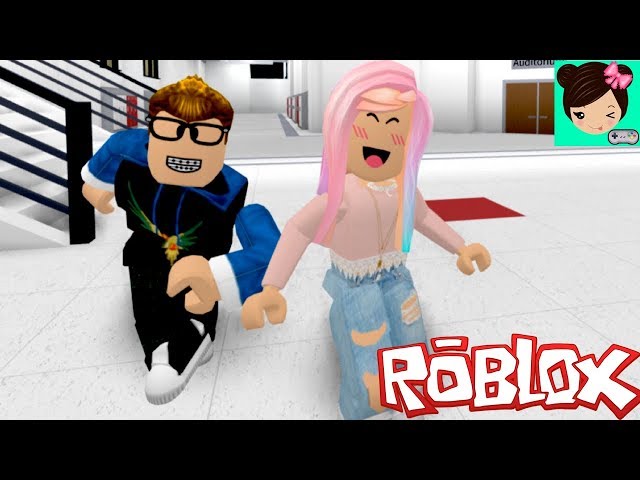 Mi Primo Es El Chico Nuevo De La Escuela En Roblox Titi Juegos Youtube - goldie tiene talento soy juez en robloxs got talent titi juegos youtube