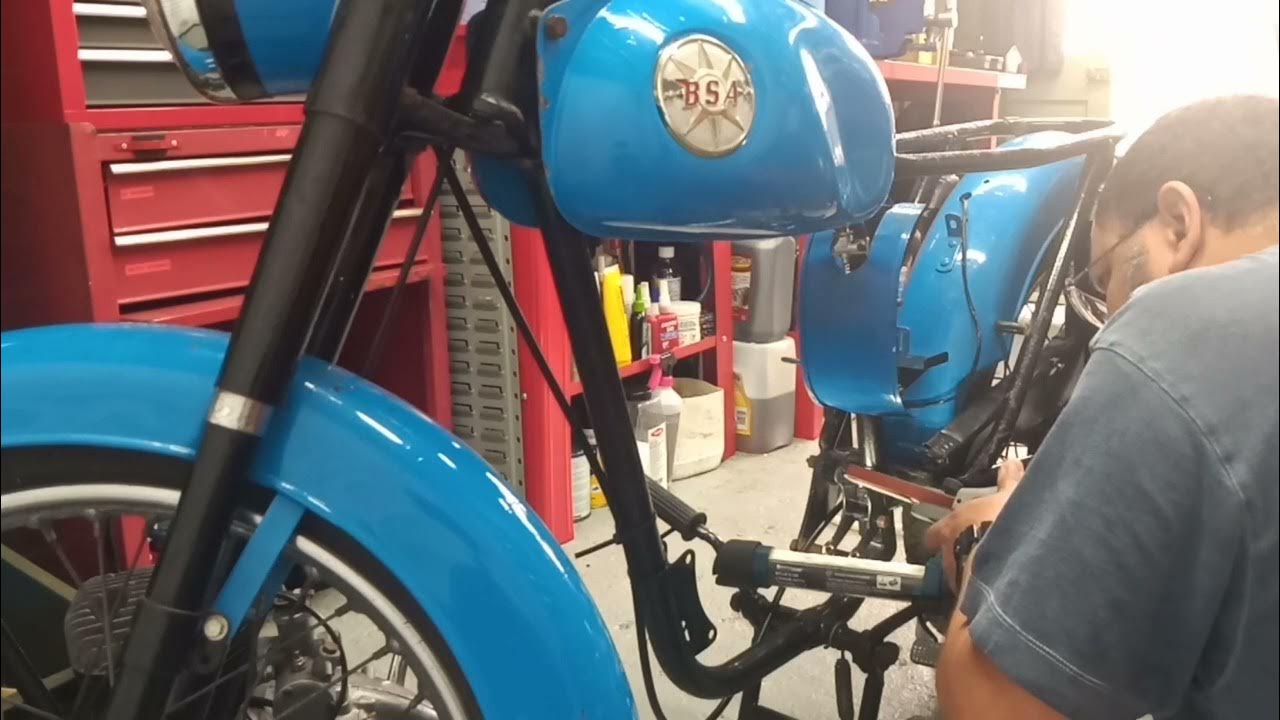 Bantics - BSA Bantam D7 Engine installation and CDI connection, Sparky