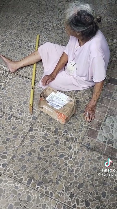 NENEK NENEK GAUL NGEROKO 😁 #viral #lucu #storywa #kurir #shortvideo #reelsinstagram #shorts