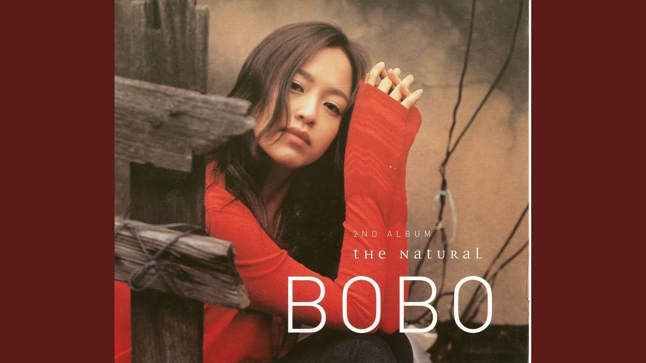 Ver Under an umbrella in autumn rain en YouTube
