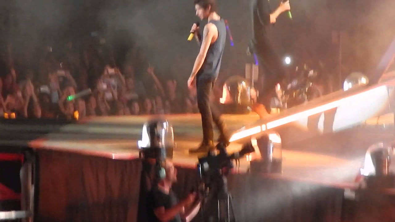 BEST SONG EVER. (HARRY CENTERED) ONE DIRECTION 9-13-14 ROSE BOWL