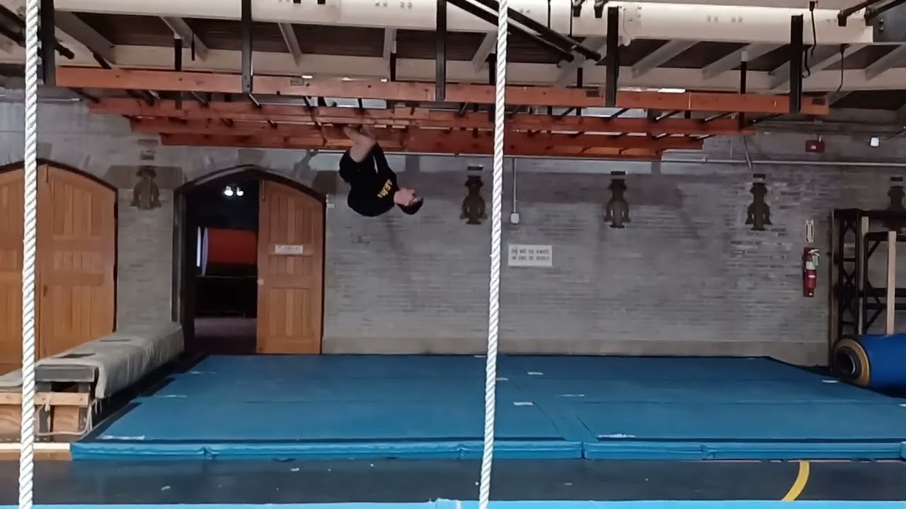 West Point IOCT (Indoor Obstacle Course Test) With One Arm