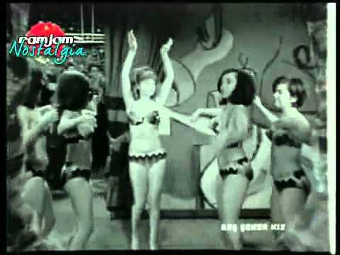 fatma girik ten bikiniyle cüretkar sahneler    ......   beş şeker kız 1964
