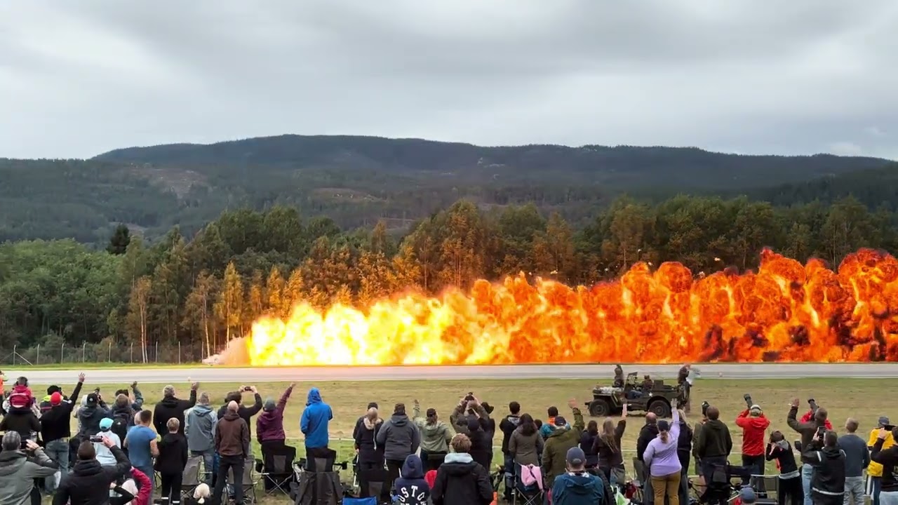 Telemark Airshow 2023 Gigantic firewall