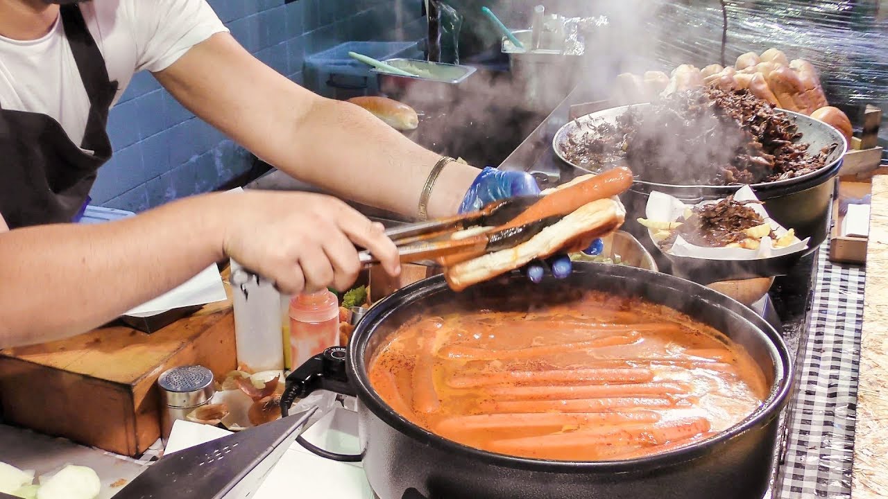 ⁣Huge Hot Dogs and Loads of Pulled Meat Tasted in London. Street Food of Brick Lane