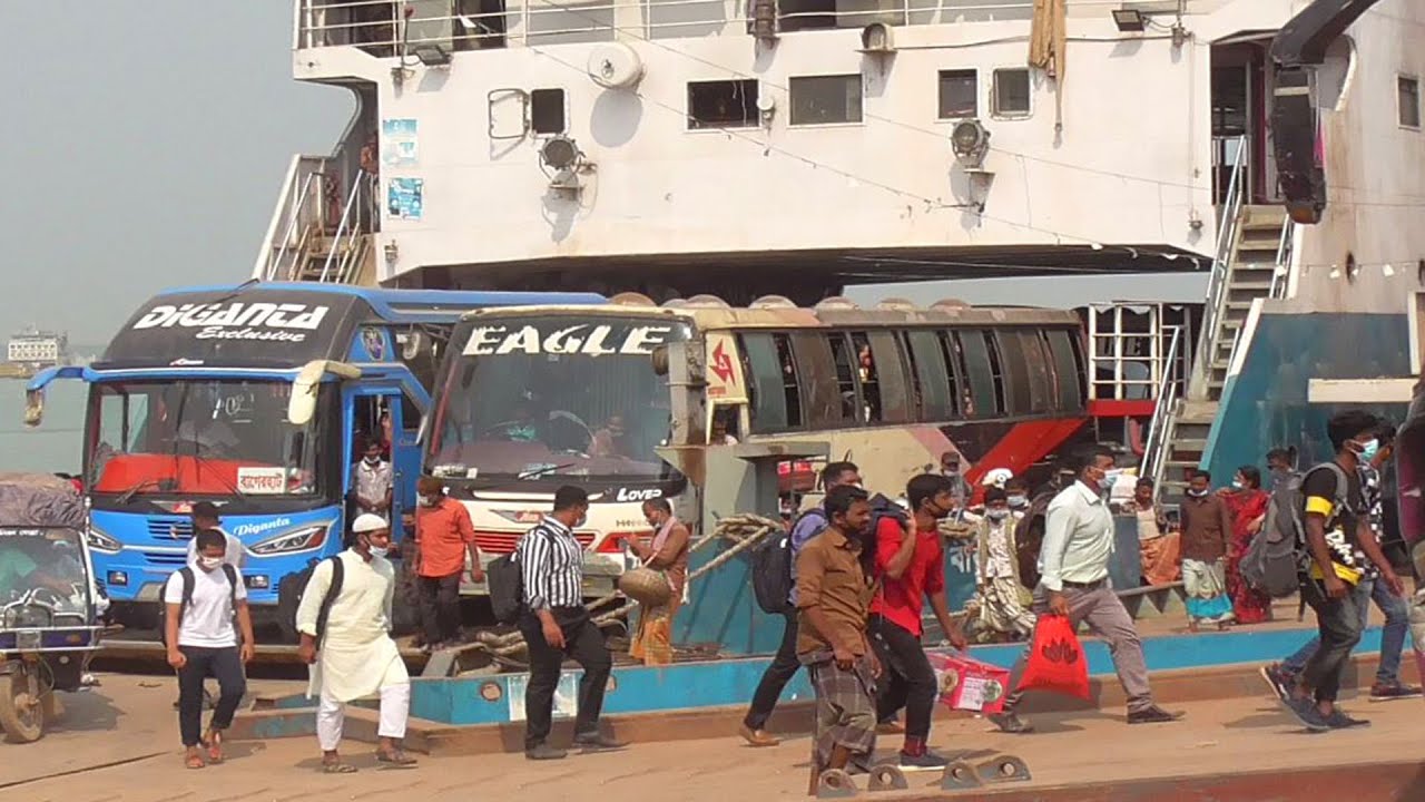 Public life at the ferry ghat without wearing a mask || Bus load unload and crowd