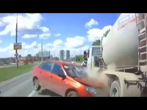 Пьяный водитель кинул вызов бетономешалке: ДТП в Ижевске