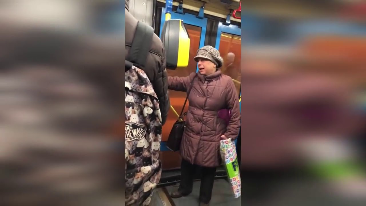 поймав не тот автобус. сел на автобус приколы. мариуполь автобусы. бабушка села не в тот автобус. архангельская область остановки.