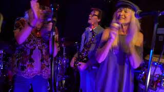 The hailers "escape to your heart" live with scott page, patti
smith,lori herek, al kieth , billy di blassi ,harlan spector ,marcus
wolf, lord n lady hailer ...