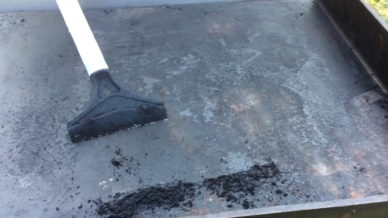 Nettoyage d'une plancha en acier laminé ou autre culottée - YouTube