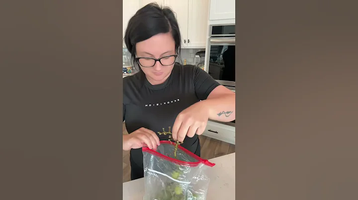 #stitch trying the grape hack im shook #grapehack #grapes #kitchenhack