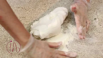 Pode colocar a pasta americana no bolo gelado?