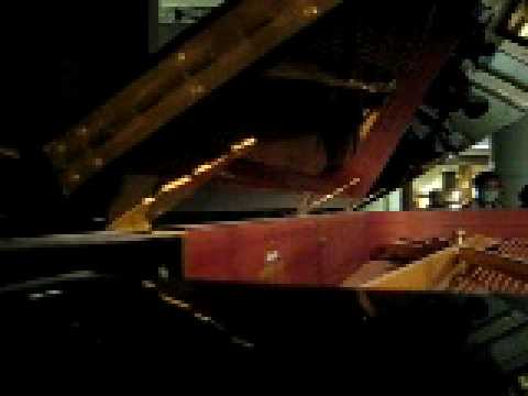 在 YouTube 上观看 最好的禮物(大愛劇場"愛在我心深處")   Piano: Vera Lee (Tzu Chi, Taipei 2010-03-12)