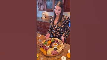 Fall charcuterie board 🎃 #traderjoes #charcuterieboard #fallrecipes #snacks #traderjoesfavorites