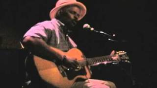 Guy Davis, "Matchbox Blues".avi