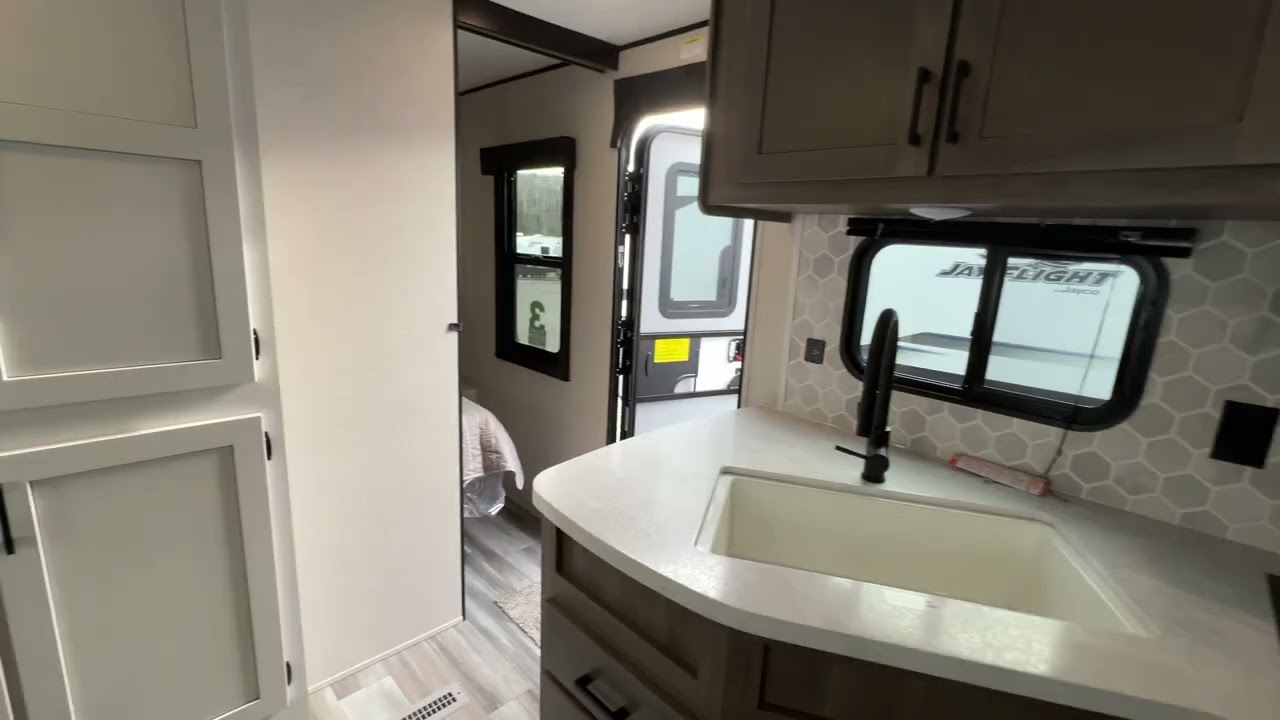 2024 Starcraft Autumn Ridge 28BHS Feature