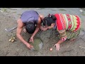 Survival Skills Amazing Primitive - Catch Big Catfish Using Eggs in mud pit