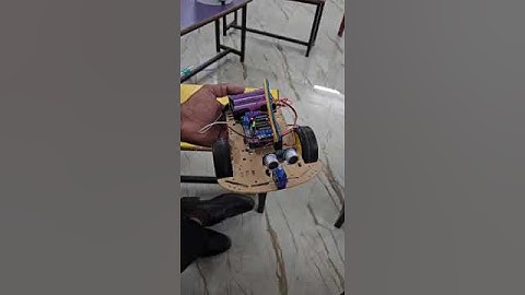 Obstacle avoiding robot 🤖