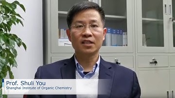 Prof. Shuli You celebrating the 20th birthday of Science of Synthesis