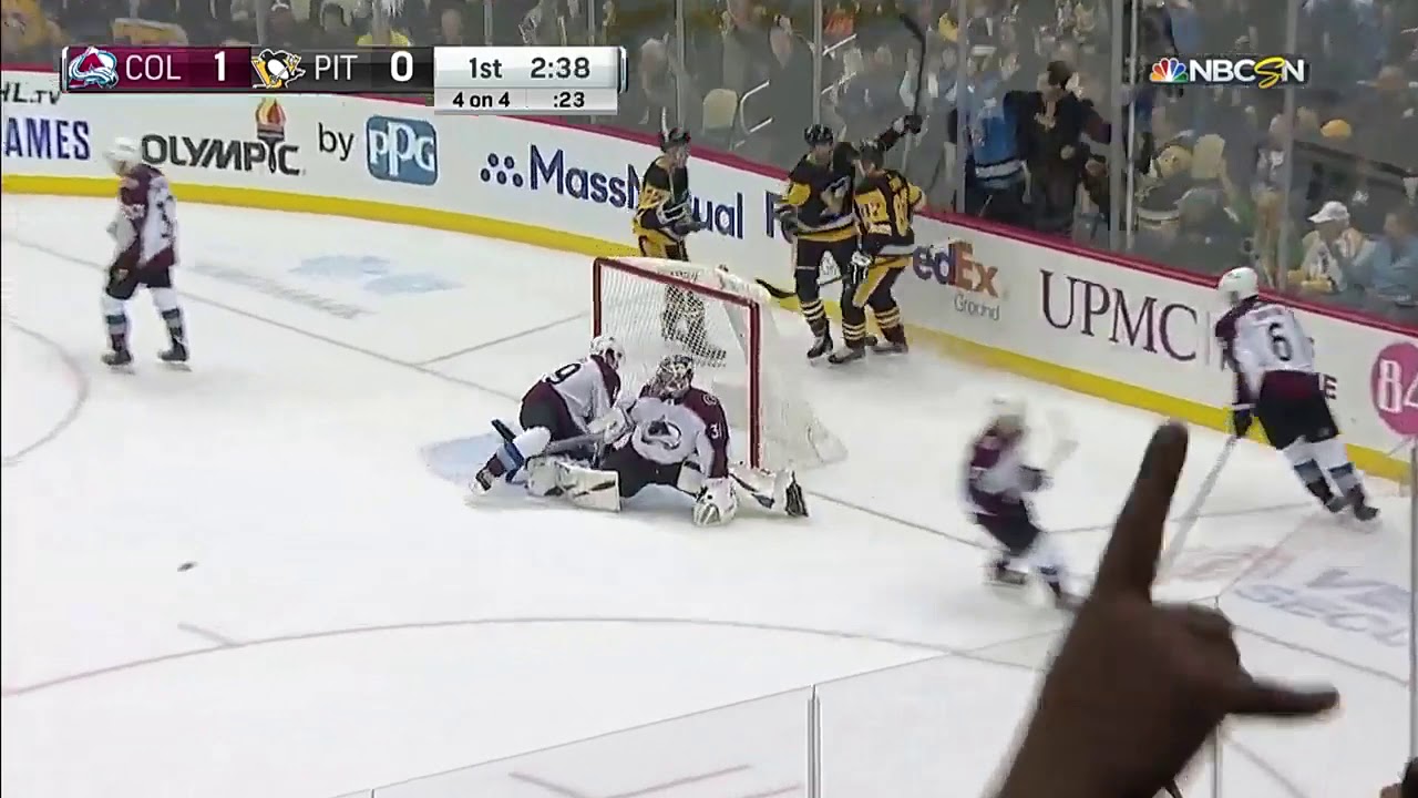 Sidney Crosby scores a beautiful backhander