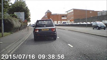 Indicator failure and bad roundabout negotiation filmed by Dashcam Warrior