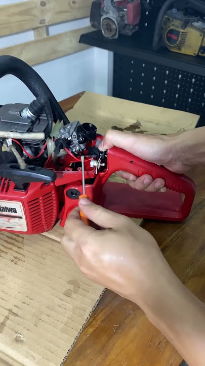 Adjust carburetor for chainsaw