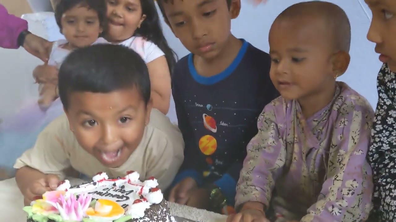 Why does this group of kids love this cake? Best cake eating with fun and family gathering