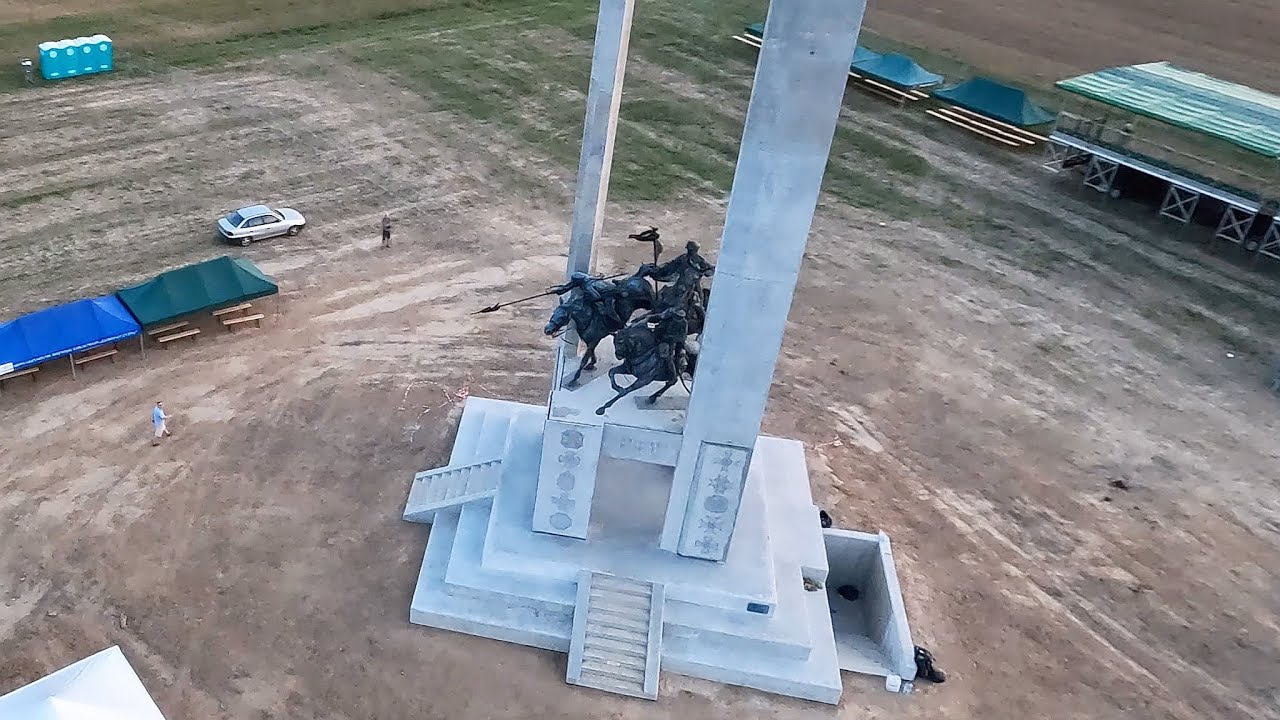 Przeddzień odsłonięcia Pomnika Chwały Kawalerii i Artylerii Konnej