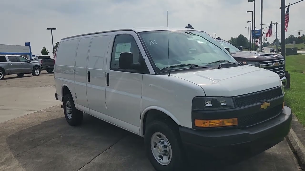 2025 Chevrolet Express Cargo review thumbnail