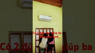 Hai Đứa Nhỏ Vệ Sinh Máy Lạnh