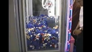 Sonic the Hedgehog plush toy machine, at Tokyo Toy Show 1991