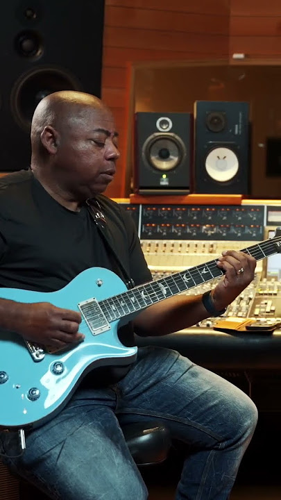 Michael Jackson's Guitarist Plays 'Dirty Diana'