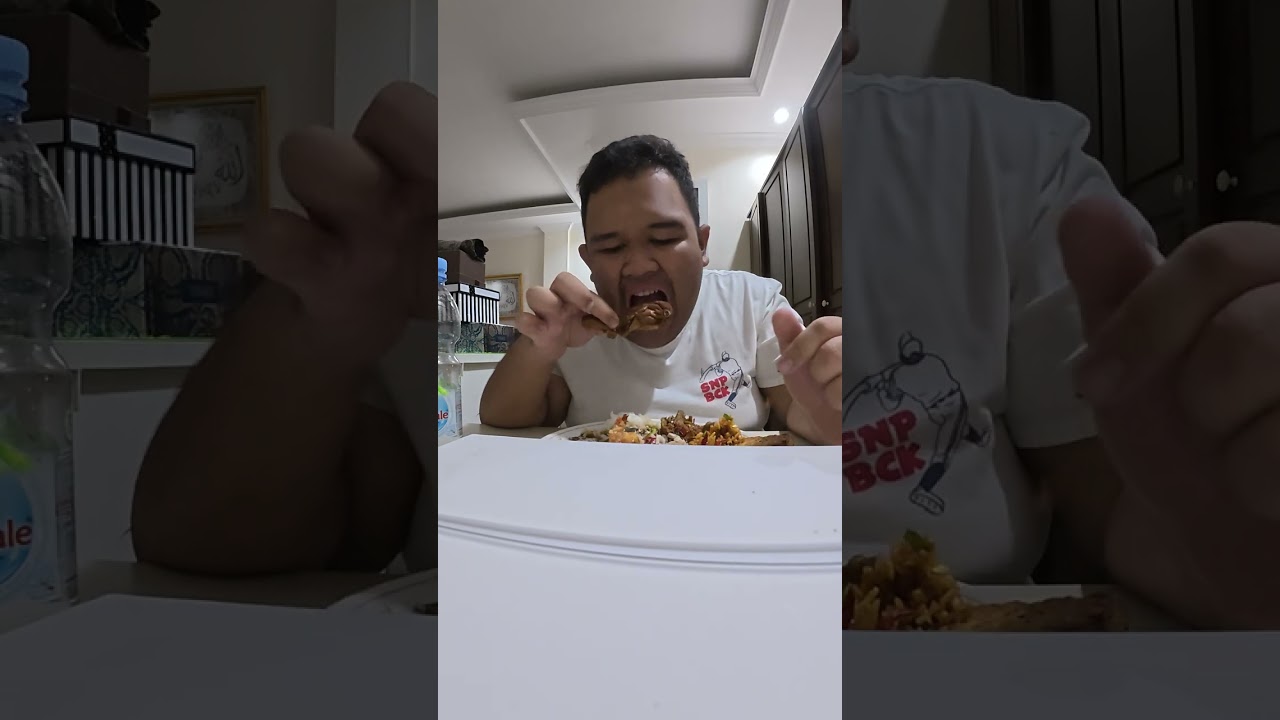 Naufal makan berat (seperti ayam, daging, udang goreng & kerupuk udang) saat buka puasa