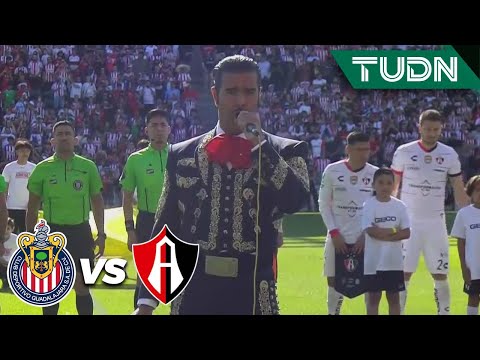 ¡LO ABUCHEAN! Pablo Montero se equivoca en el Himno Nacional | Chivas vs Atlas | Amistoso 2022 |TUDN