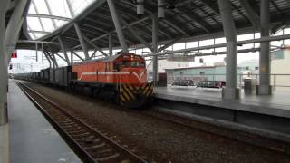 2015.12.09 11:58 貨物列車7802次通過屏東站