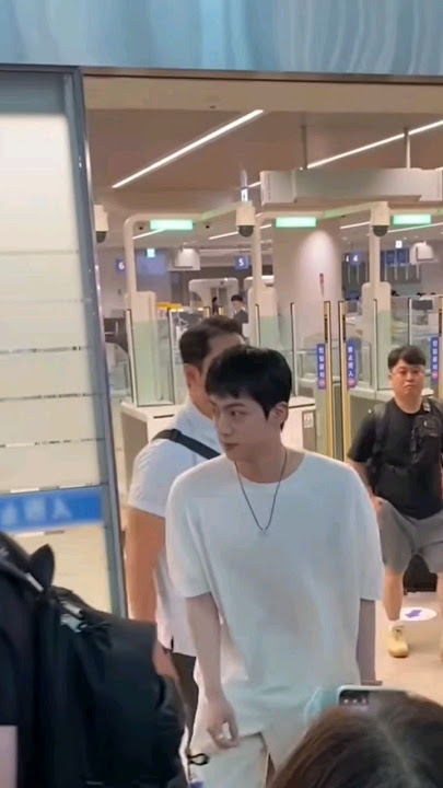Spotted BTS Seok jin at airport 🇰🇷|Kpop celebrity spotted at airport#btsjin#btsairport#kpop