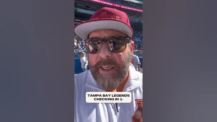 Bert Kreischer & Mike Alstott repping for the Krewe in Seattle 👏 #bertkreischer #buccaneers #nfl