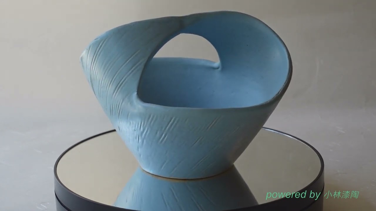信楽焼 ループ 手づくり 花器 青 回してみました - YouTube