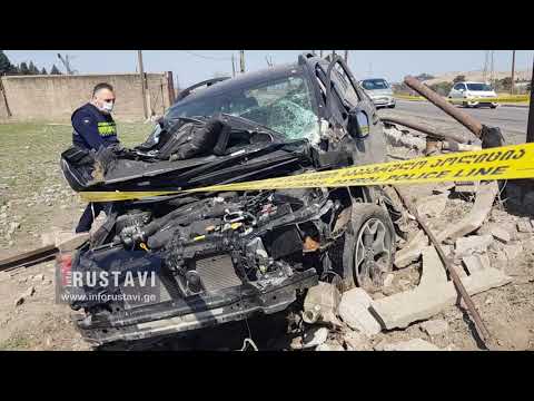 ავტომობილმა რკინის ღობე გაანგრია