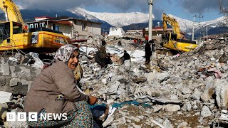 Aftershock felt in Turkey as rescue missions continue - BBC News