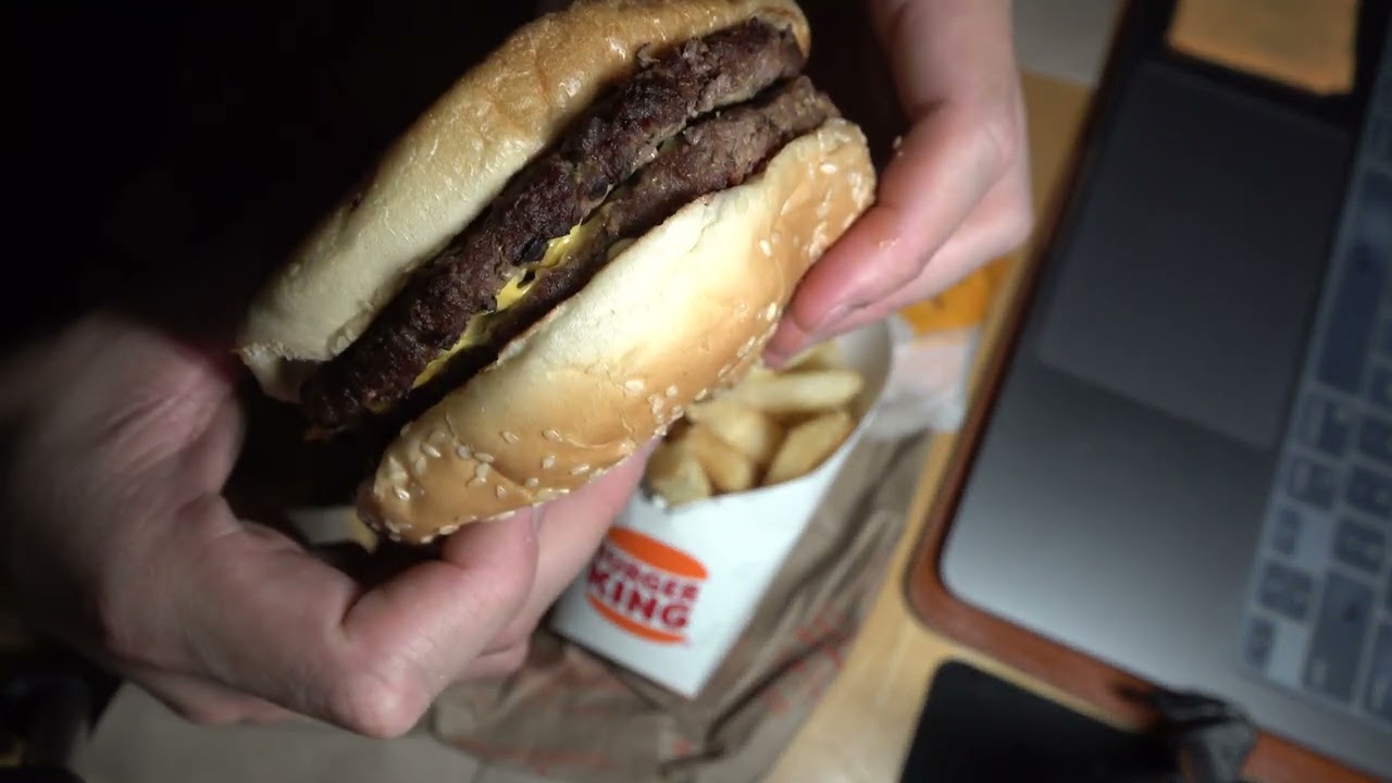 ASMR - BURGER KING ROAD HOUSE BURGER AND REGULAR BURGERS EATING SOUNDS