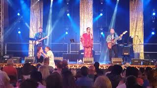 Dona En De Gados  Arm Den Haag Eerbetoon Aan Wieteke Van Dort