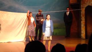 trecho do musical Blood Of Brothers com Melanie C, no Phoenix Theat...