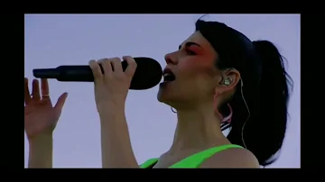 Marina- I Love You But I Love Me More ( Live at the desert )