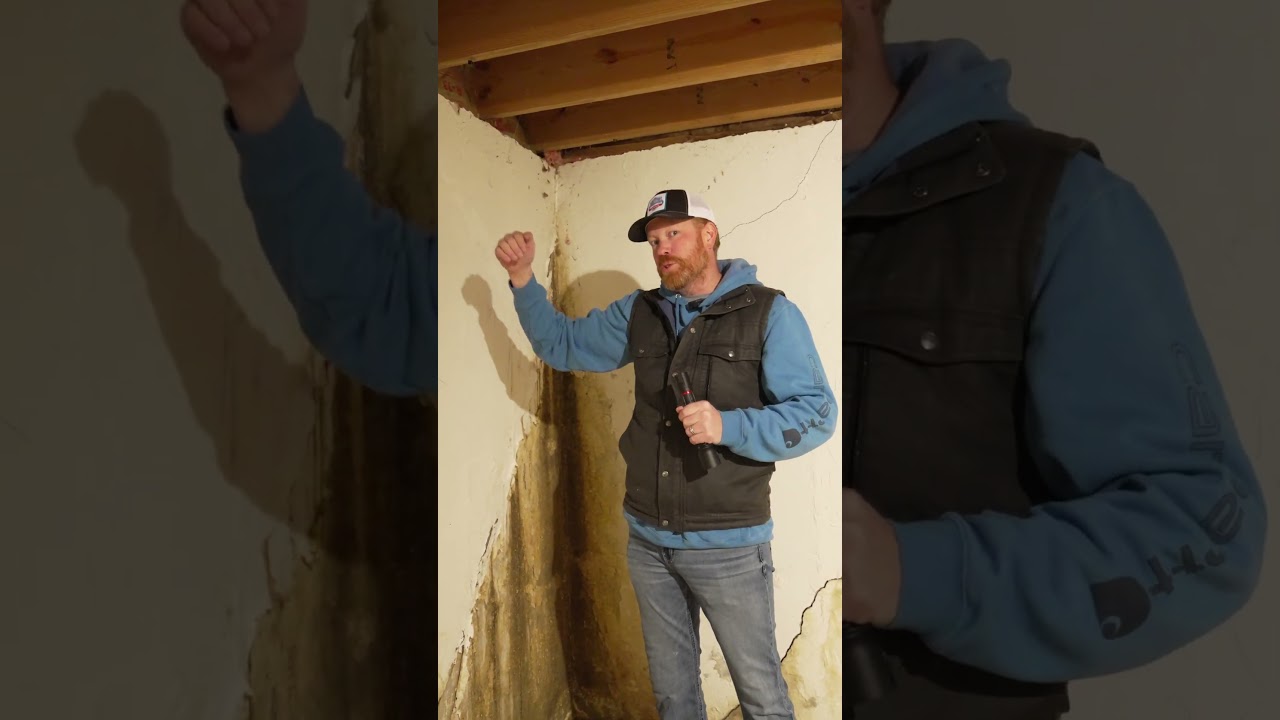 THIS CRACK ON THIS FOUNDATION IS DANGEROUS 