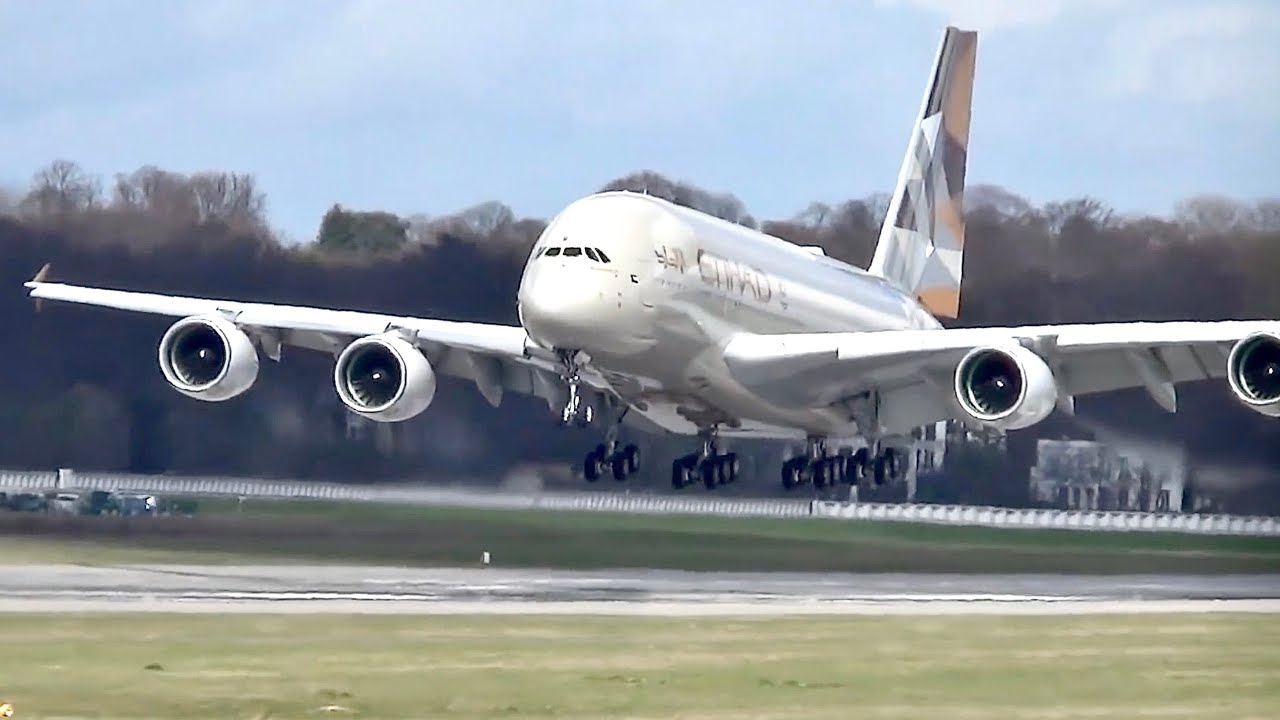 A380 Pilot Hits Full Rudder - YouTube