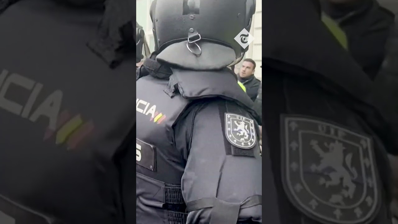 Spanish farmers clash with police as they protest against 'insufficient state aid'