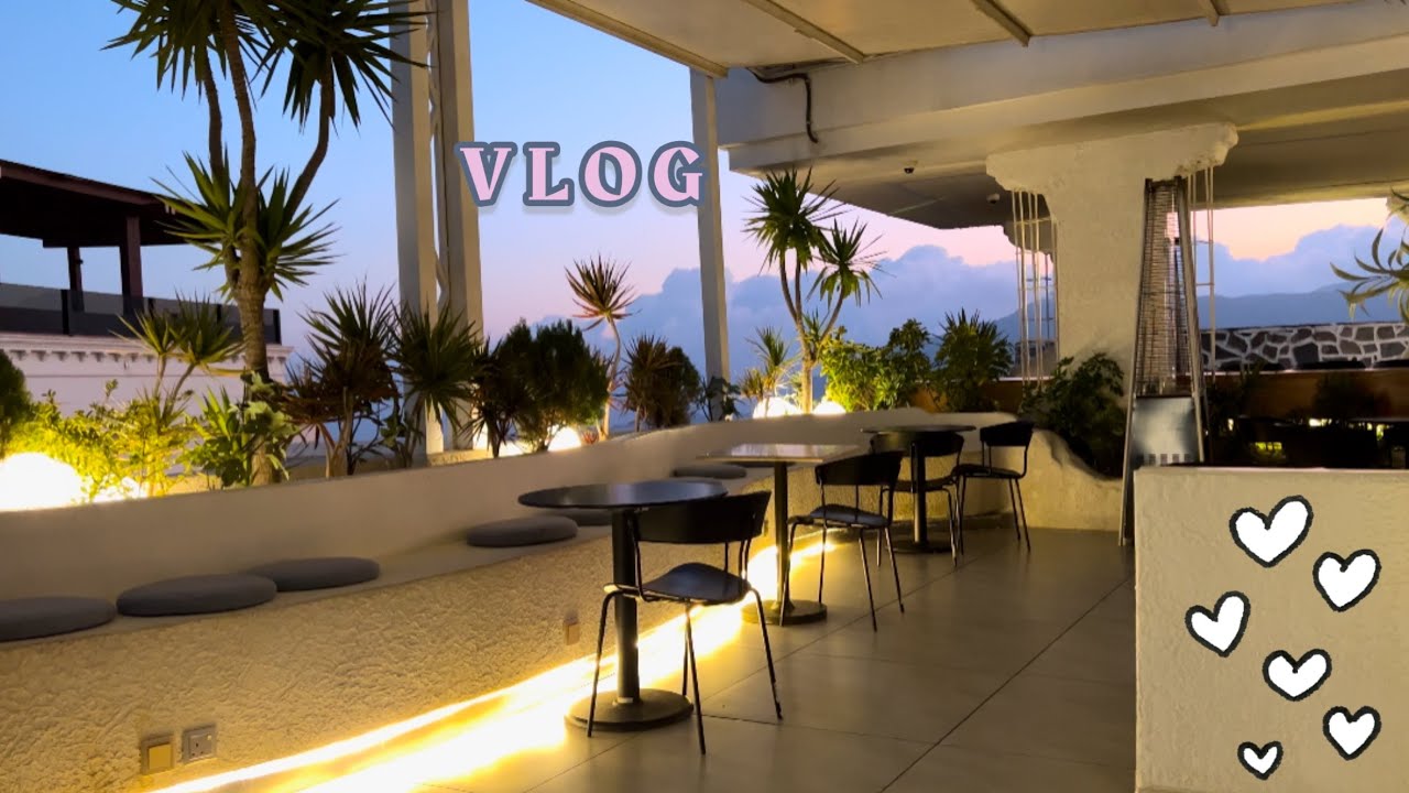 لحظات لا توصف في أحضان طبيعة أبها الساحرة 🏞️💙 (شاهد السحاب يلامس الأرض)