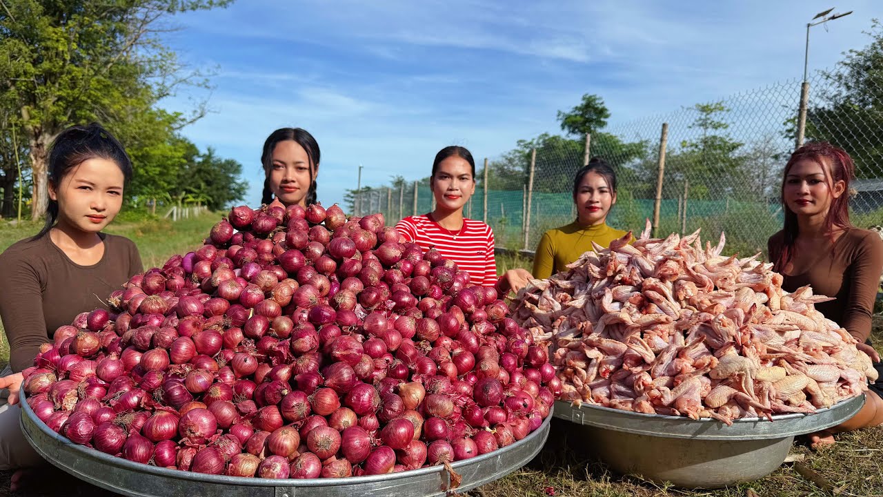 Amazing cooking red onion crispy with chicken wing recipe in my countryside